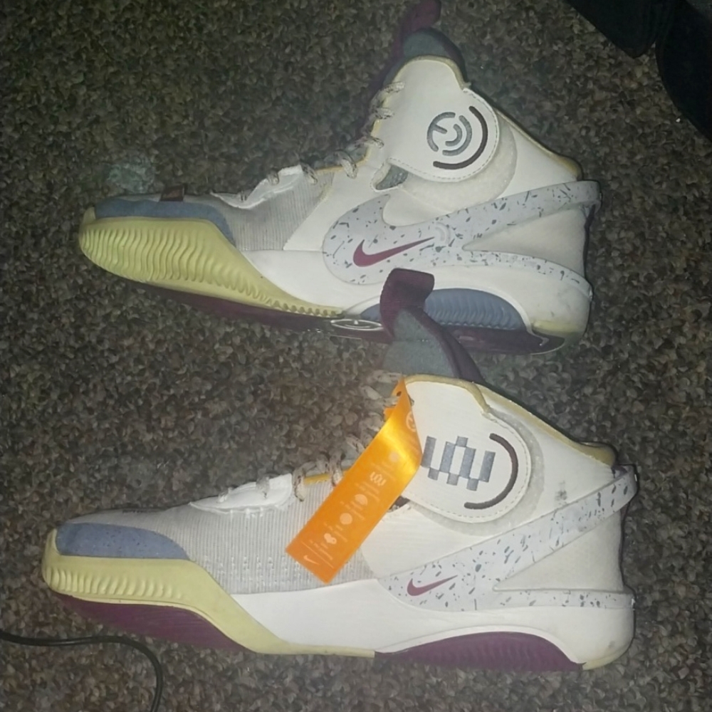 Men's Size 8 Nike